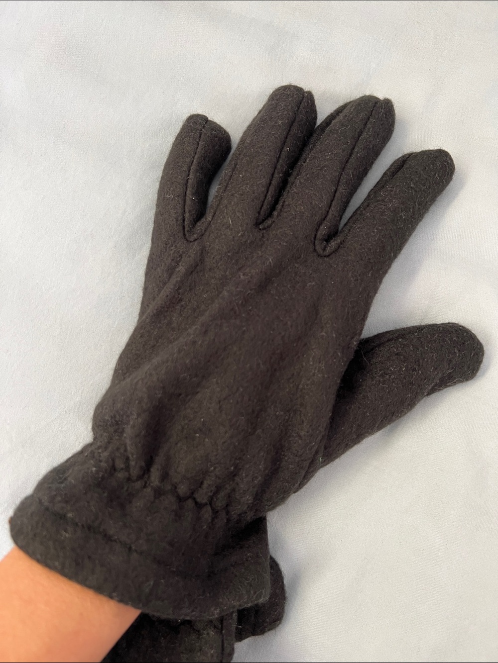 Black Fleece Gloves - Classic Winter Accessory